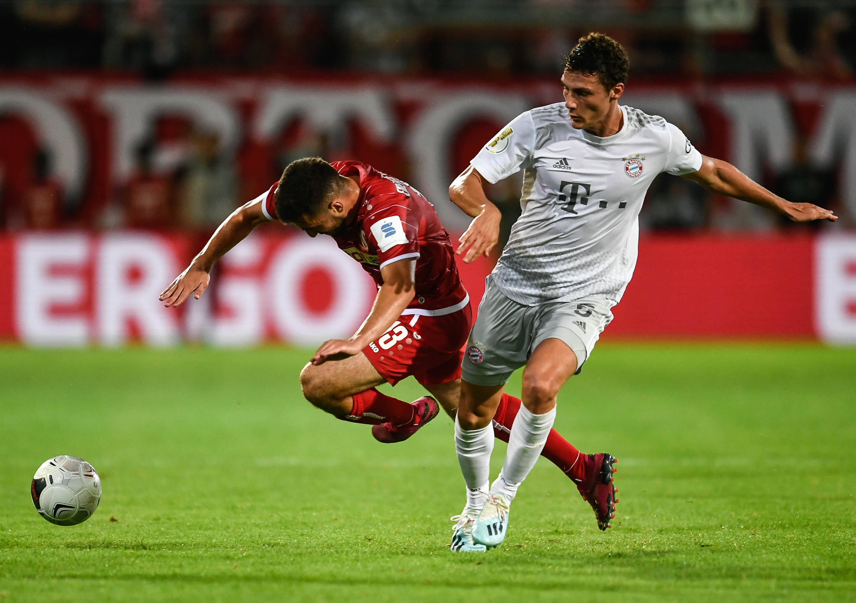 开云体育网页版-赛前门兴格拉德巴赫备战德甲，状态回暖细节曝光，震撼外界，轮换策略成焦点(切格瓦拉是功臣还是罪人)